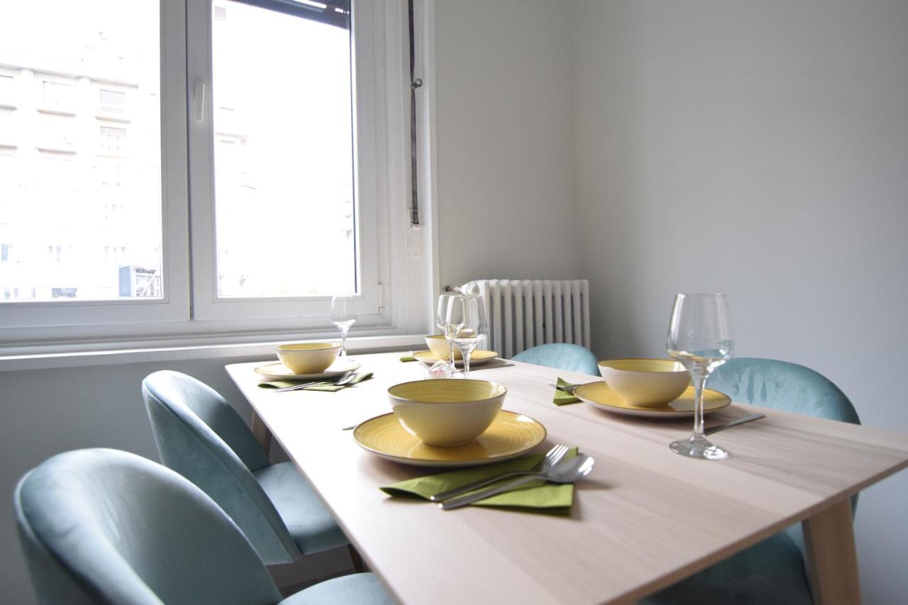 Beautiful Apartment In Old City Boekarest Buitenkant foto